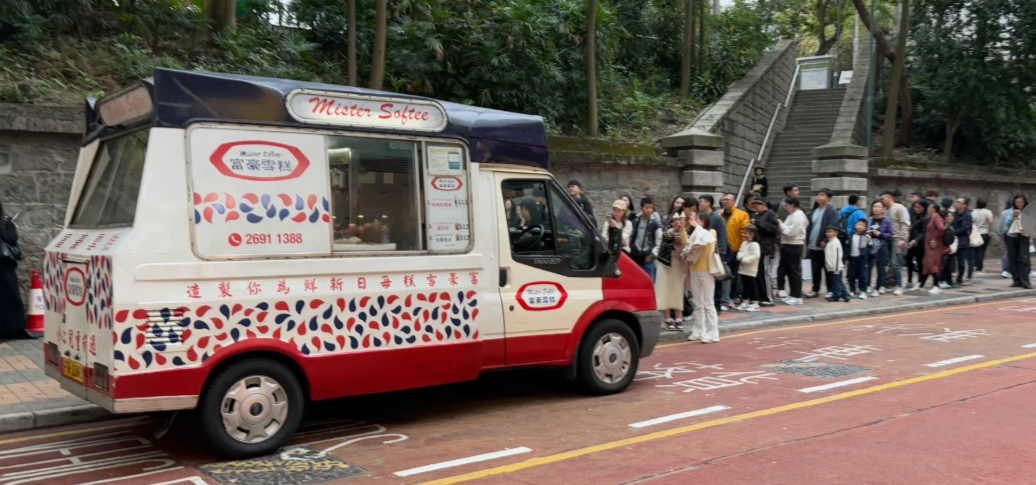 「富豪雪糕車」成為不少香港人的集體回憶,近年亦成為內地旅客訪港必到打卡地。(小紅書)