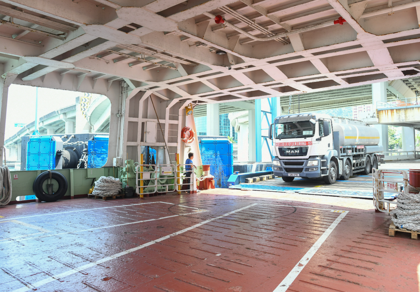 油蔴地小輪的汽車渡輪現只提供包船體驗及運載危險品過海。(油蔴地小輪fb)