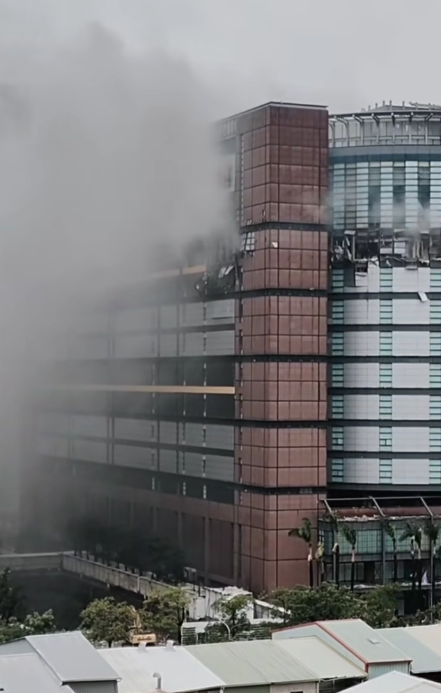 台灣台中市新光三越百貨發生氣爆(影片截圖)