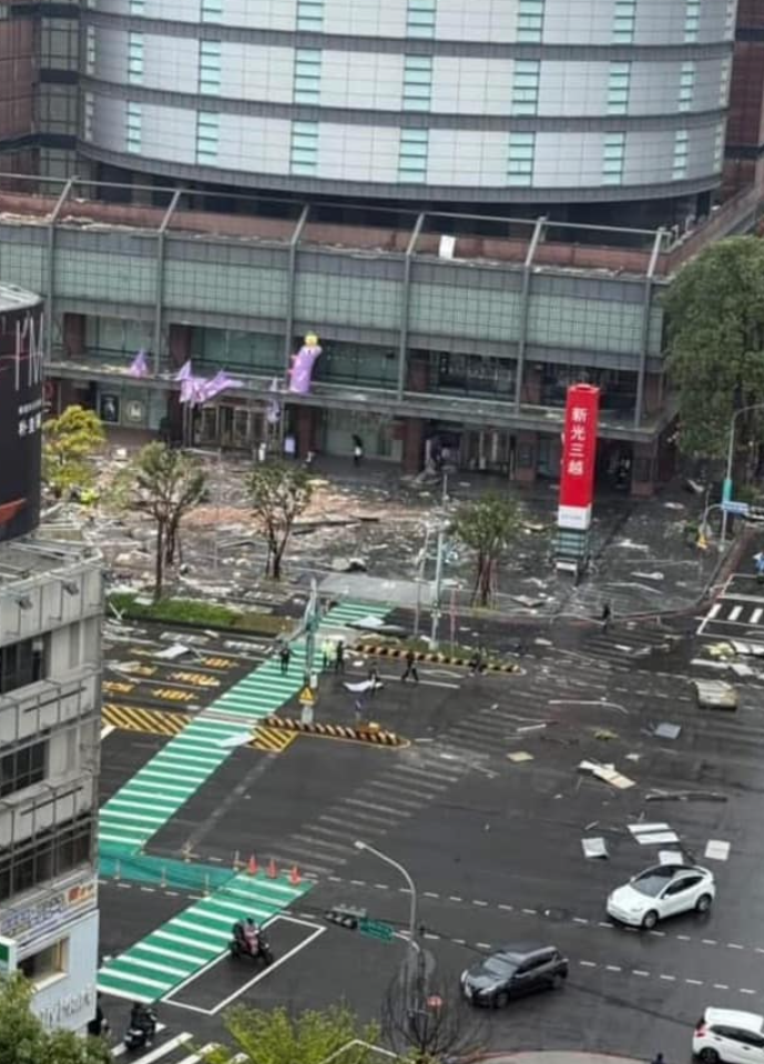台灣台中市新光三越百貨發生氣爆(影片截圖)