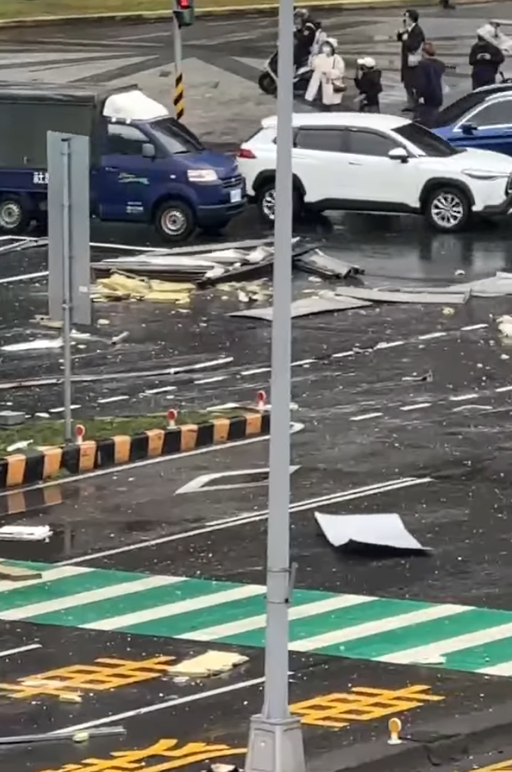 台灣台中市新光三越百貨發生氣爆(影片截圖)