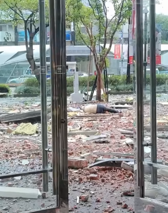 台灣台中市新光三越百貨發生氣爆(影片截圖)