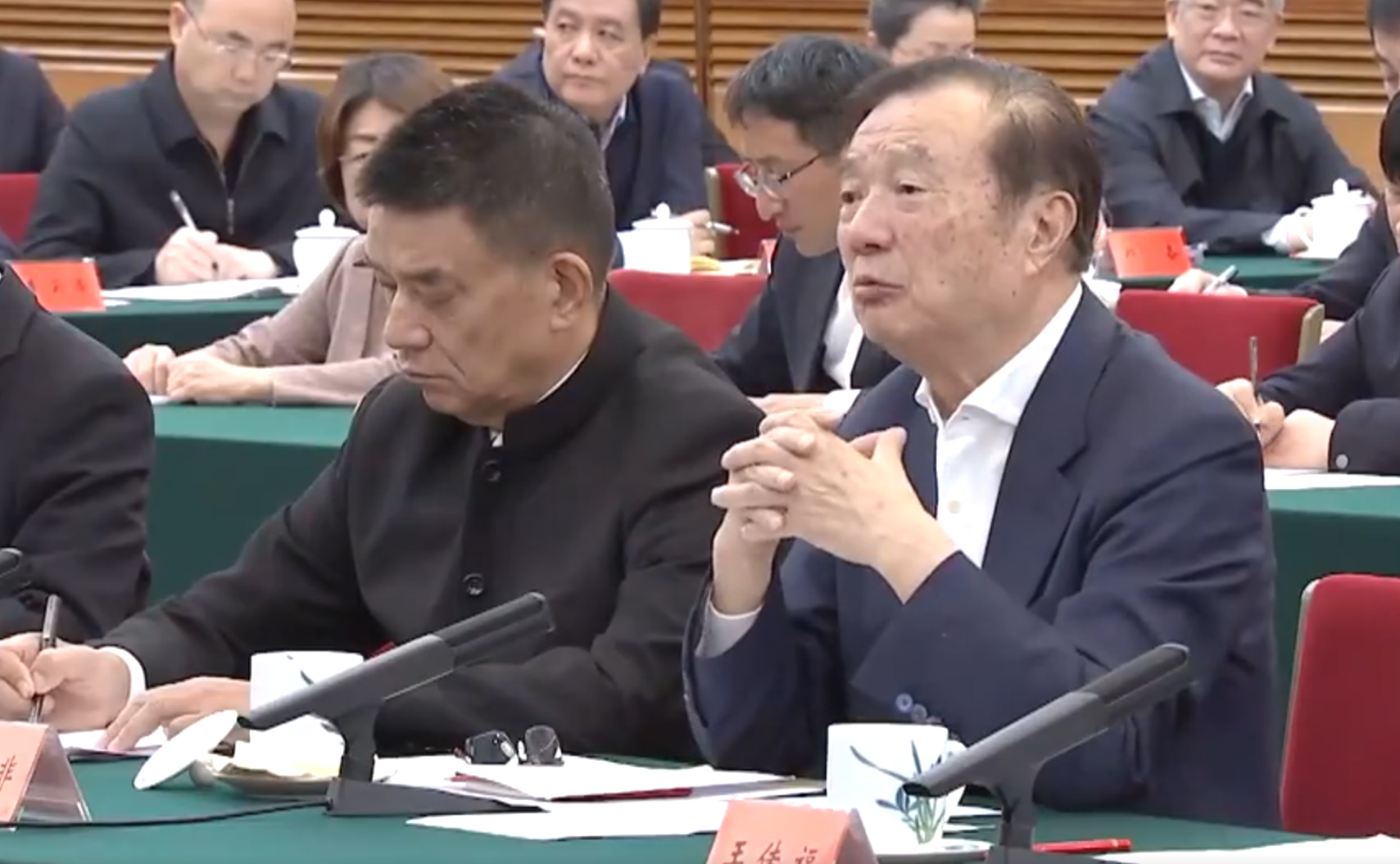 現場影片顯示多間企業創辦人都有出席,包括阿里巴巴的馬雲、小米的雷軍、華為的任正非、比亞迪的王傳福、寧德時代的曾毓群等。(影片截圖)