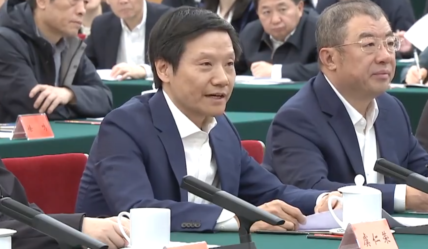 現場影片顯示多間企業創辦人都有出席,包括阿里巴巴的馬雲、小米的雷軍、華為的任正非、比亞迪的王傳福、寧德時代的曾毓群等。(影片截圖)