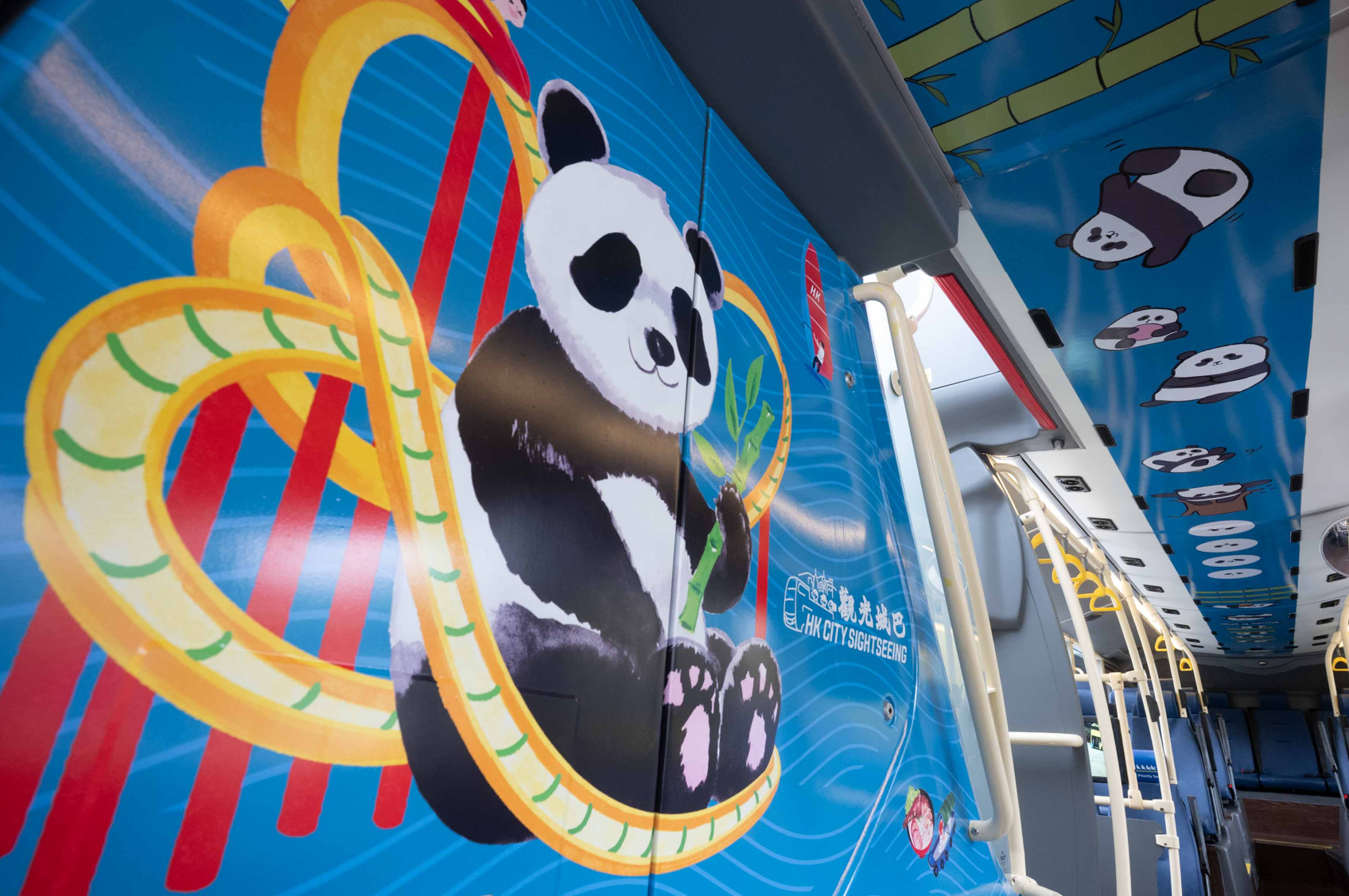 城巴與海洋公園合作推出主題開篷巴士「熊貓環海號」(城巴圖片)