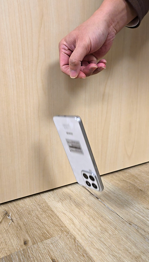 通過瑞士SGS五星整機抗跌耐摔認證,實試掉手機落地果然無穿無爛!