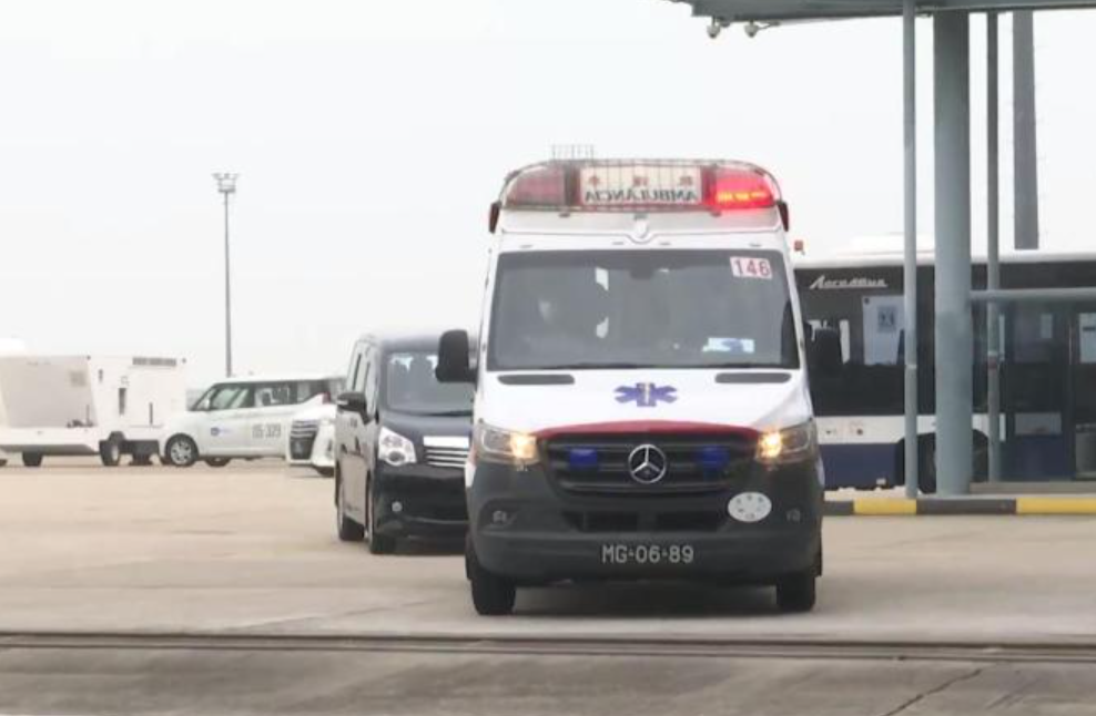 台中新光三越氣爆|2歲女搭乘醫療專機返回澳門,在山頂醫院深切治療部留醫。(澳廣視)