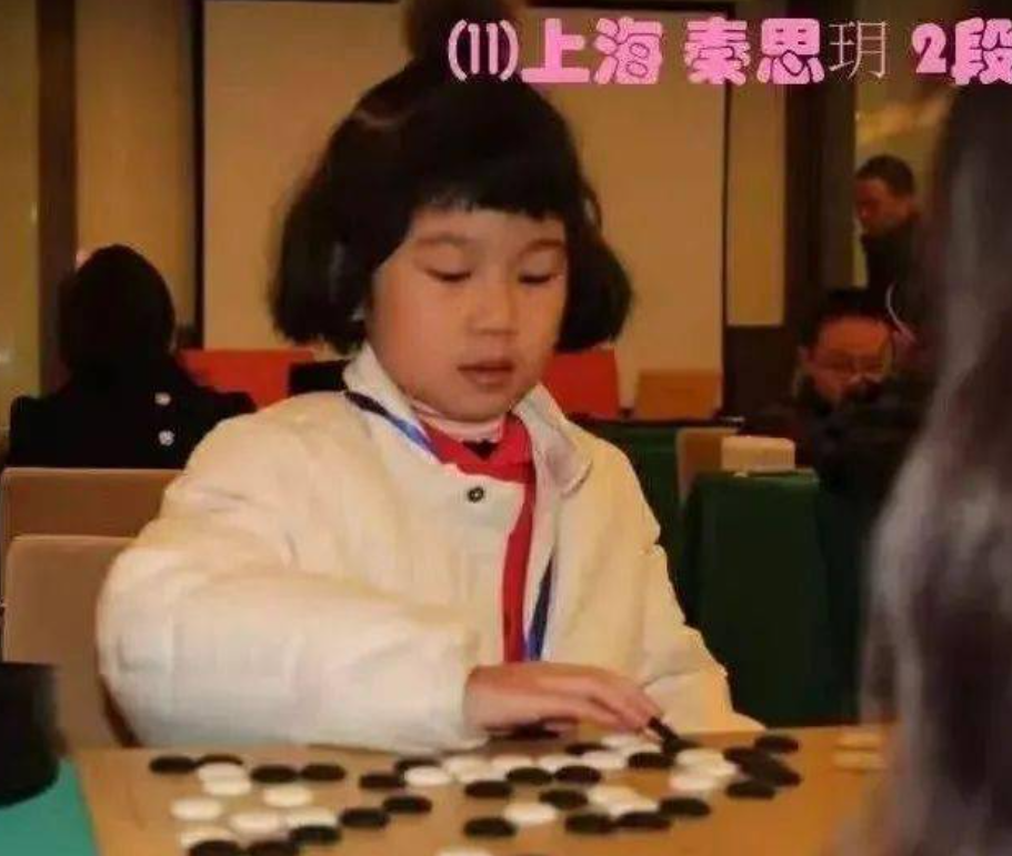 秦思玥生於2006年,年僅14歲參加在無錫市舉辦的全國圍棋定段賽,通過該賽事晉級為職業初段,成為罕見的青少年職業棋手。(網上圖片)