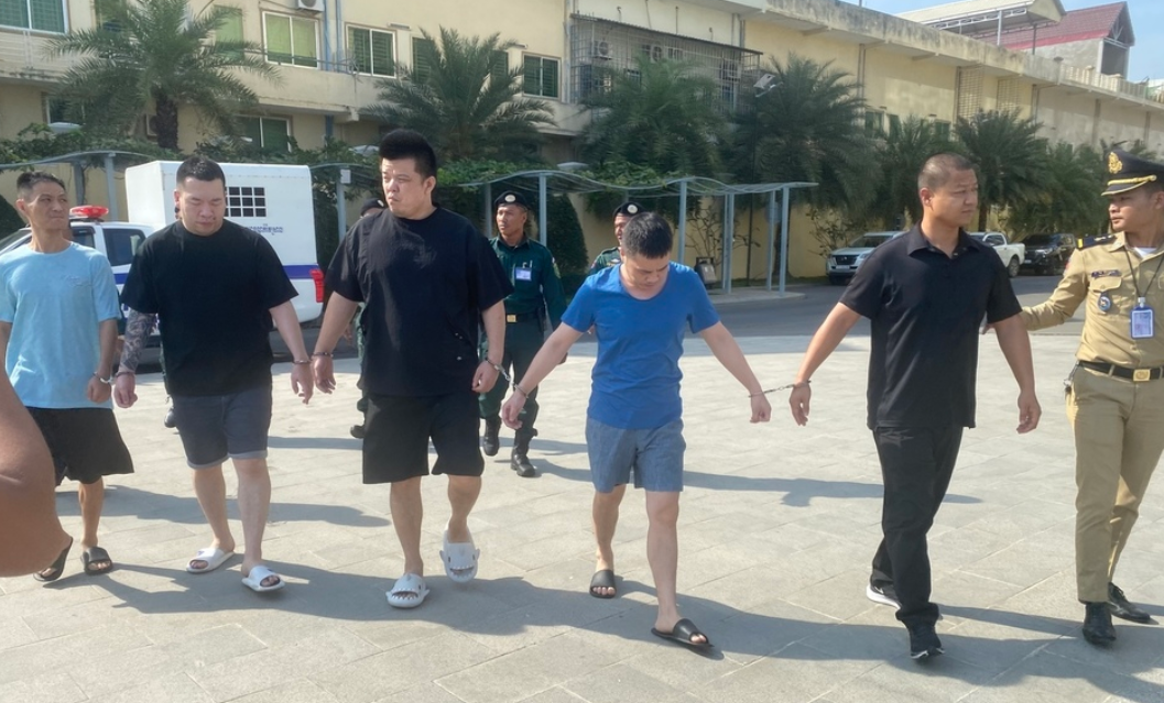 柬埔寨金邊國際機場附近有兩批中國公民衝突,有人使用AK47步槍、仿製短槍等武器射擊另一方,所幸並未造成人員傷亡,涉案5名中國人已被當地法院提控羈押。(網上圖片)