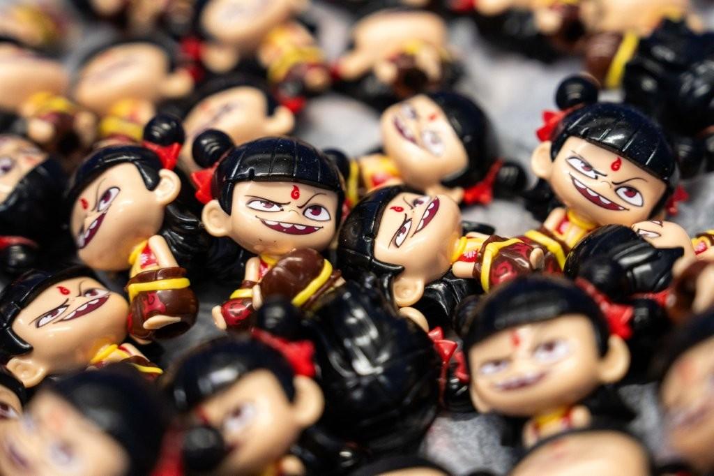 《哪吒2》在全國火熱,周邊產品大賣之餘,多個省市亦爭認做「哪吒家鄉」。(新華社)