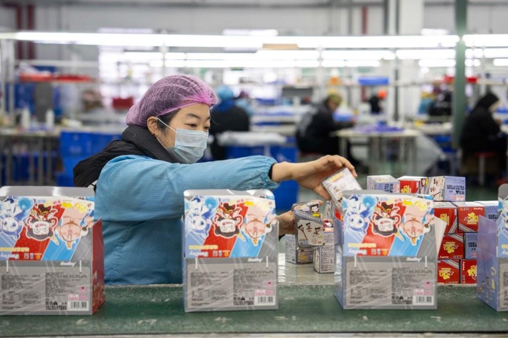 《哪吒2》在全國火熱,周邊產品大賣之餘,多個省市亦爭認做「哪吒家鄉」。(新華社)