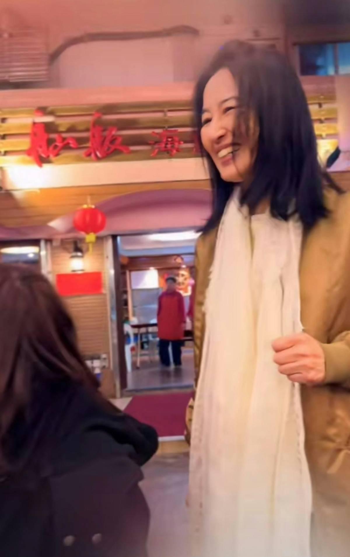 網民遊南丫島偶遇關詠荷、張家輝,網上大讚兩人親民。