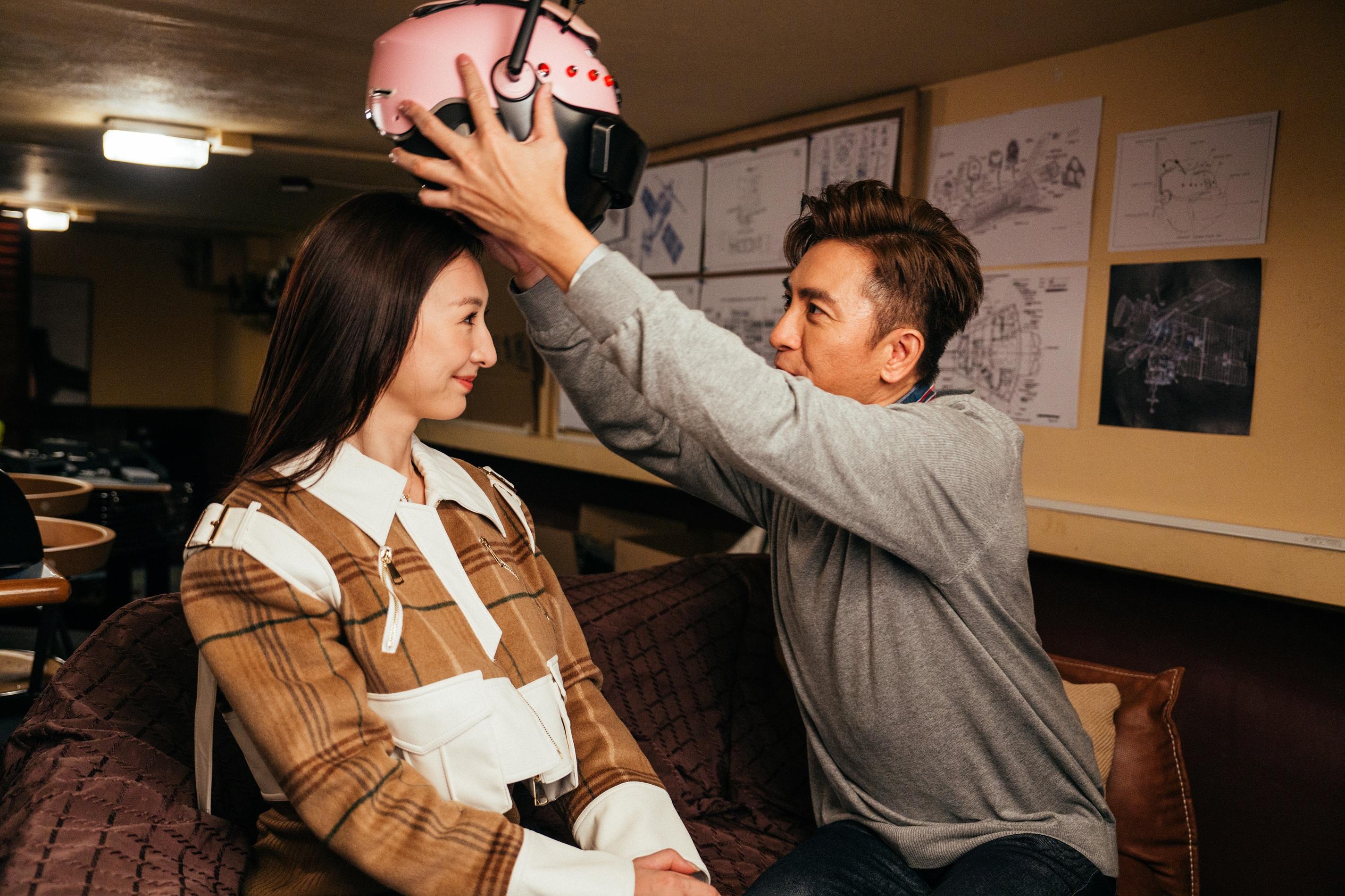 馬國明和高海寧在賀歲片《麻雀女王追男仔》上演女追男戲碼。