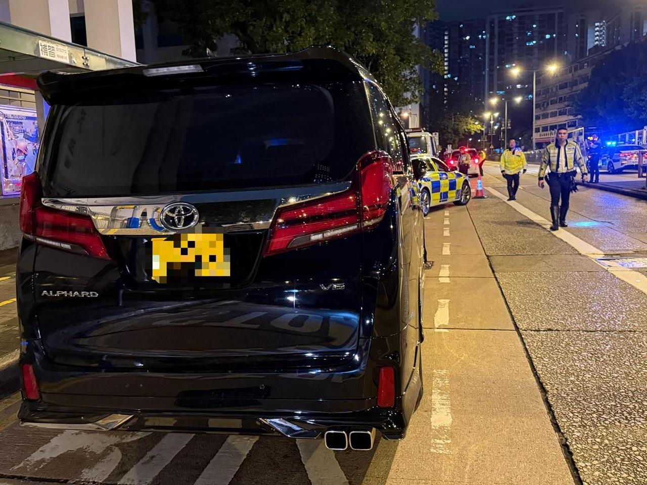 警方東九龍展開打擊「酒後駕駛」、「行使偽造文件」、「駕駛時沒有第三者保險」 及「駕駛未獲發牌照的車輛」行動。(警方圖片)