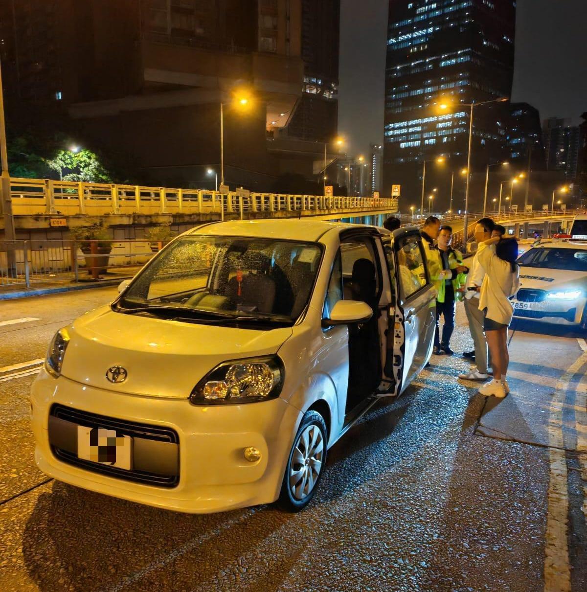 警方東九龍展開打擊「酒後駕駛」、「行使偽造文件」、「駕駛時沒有第三者保險」 及「駕駛未獲發牌照的車輛」行動。(警方圖片)