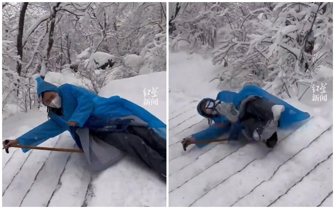 一名遊客頭部朝下,疾速滑落,眼見險衝落崖,幸最後被一處護欄擋住,惟撞擊力不輕。(微博)