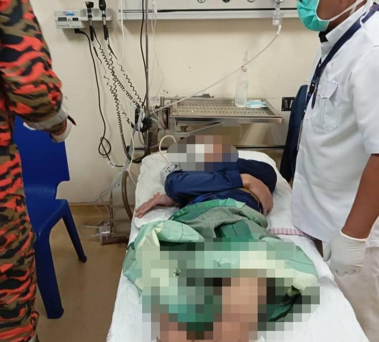 少年自行前往醫院求助,但醫生亦束手無策,只好向消防隊報案。(FB)