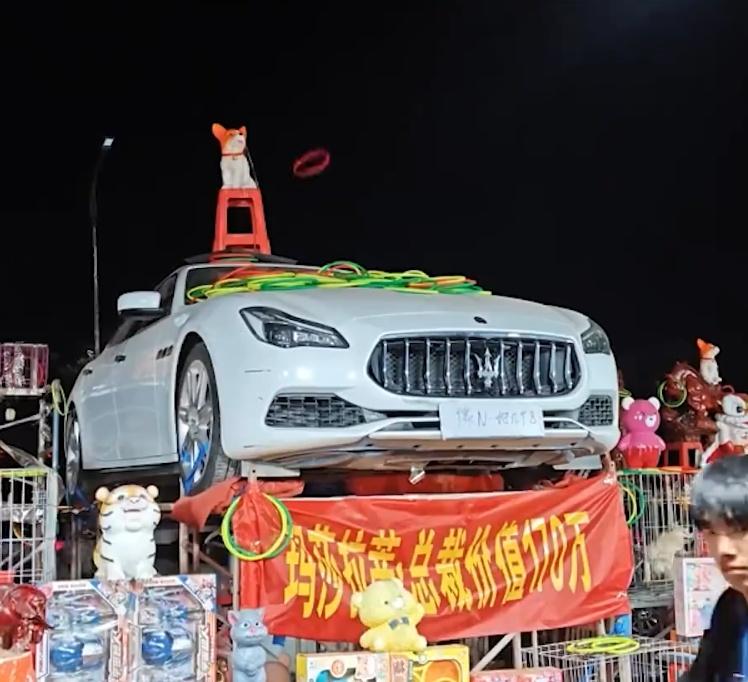 王先生僅中途喝了一瓶能量飲料,幾乎沒有休息,終於成功圈中。(微博)