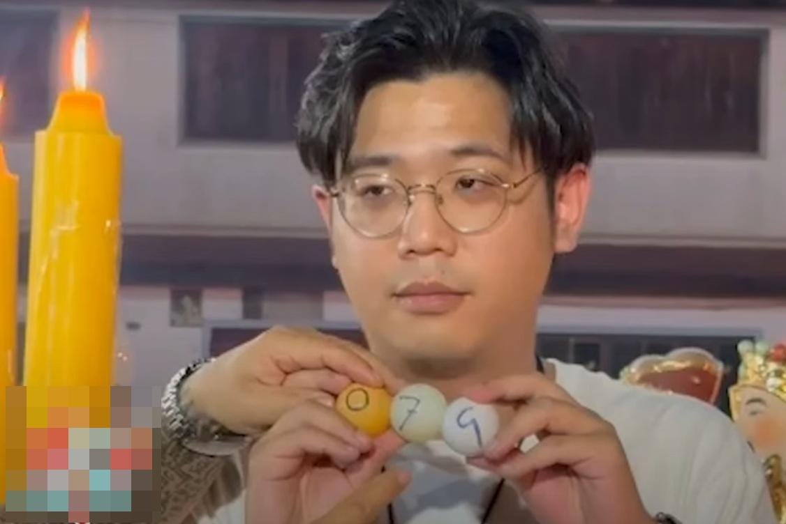 他還特別參加了寺內舉辦的「乒乓球抽號碼」活動,抽中「079」,打算回台灣後再試試手氣。(YouTube)