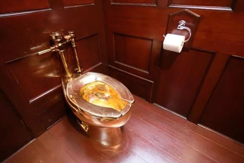 18K金馬桶在邱吉爾故居展覽被盜。(網上圖片)