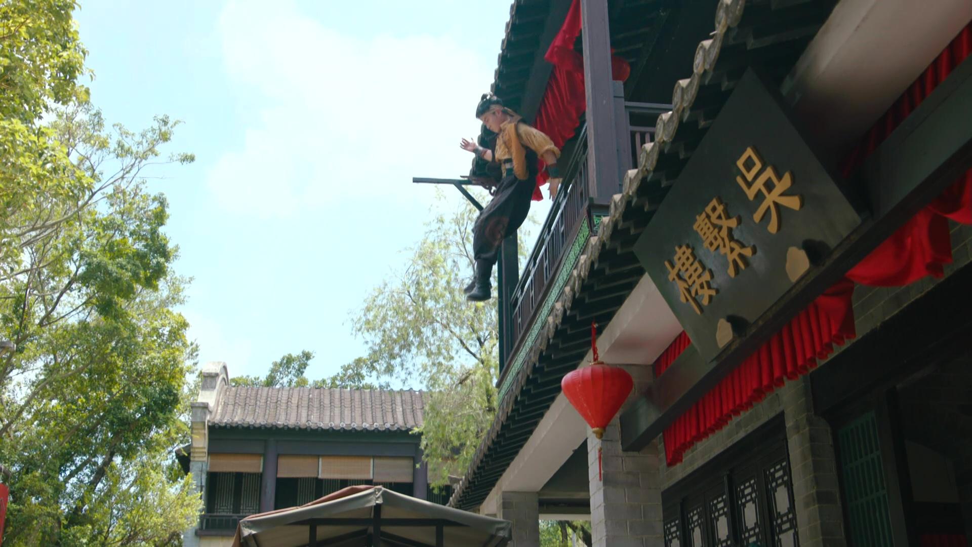 呢一連串動作都係百分百嘉洛自己,冇替身架。