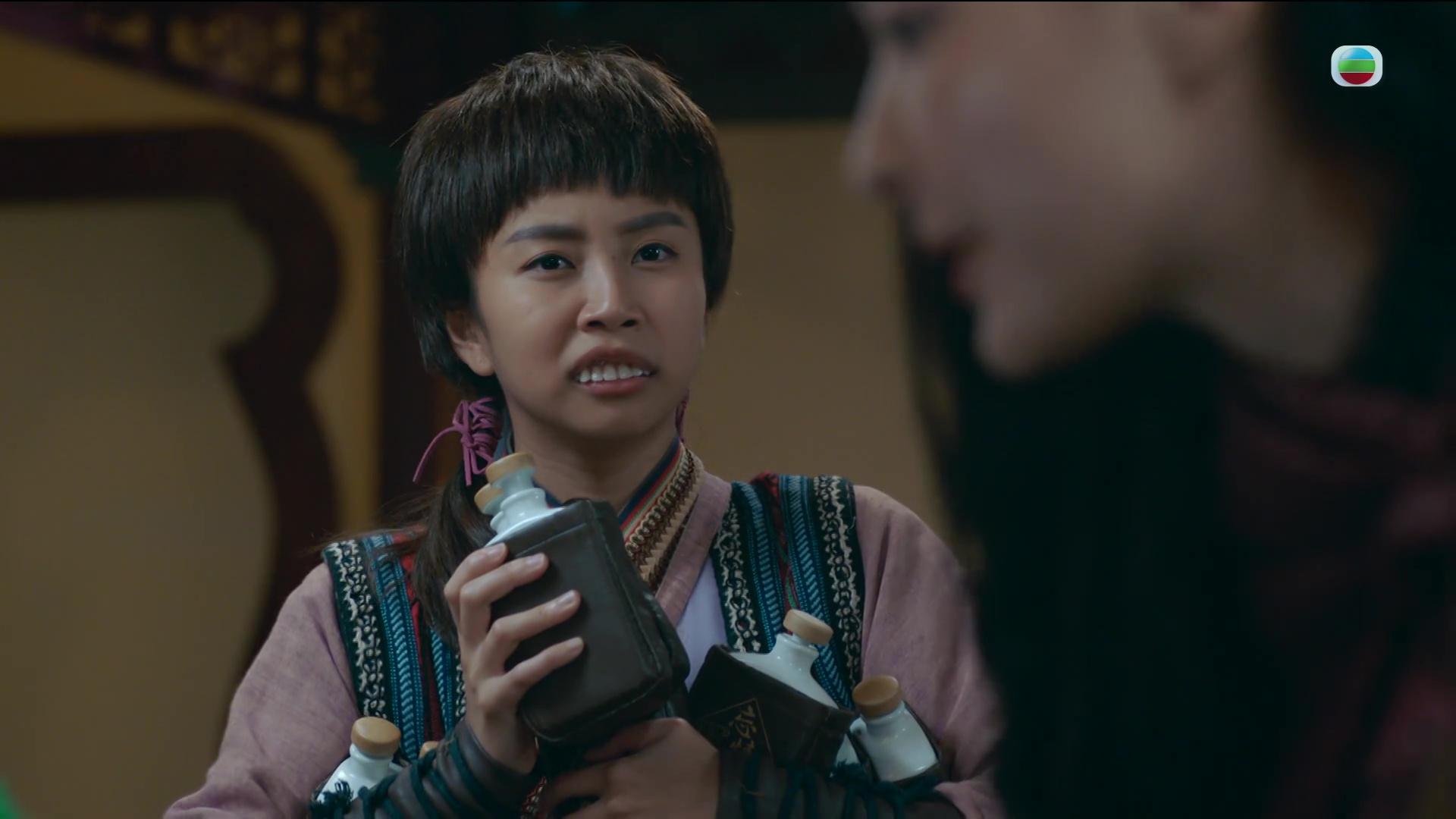 何泳芍冧莊再演「哨牙珍」唔玩醜樣玩可愛。