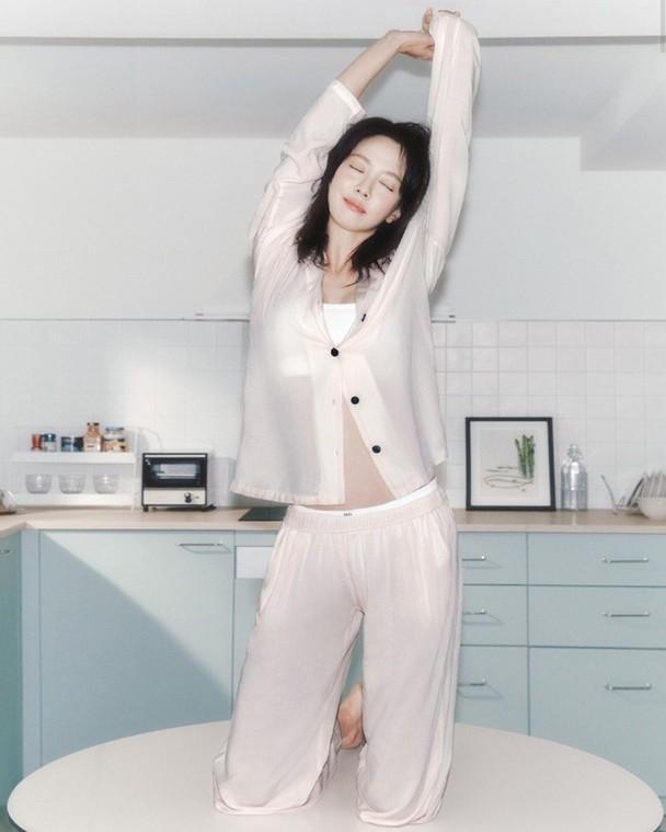 宋智孝推出自家內衣品牌「Nina.Ssong」,更化身攝影師及模特兒。