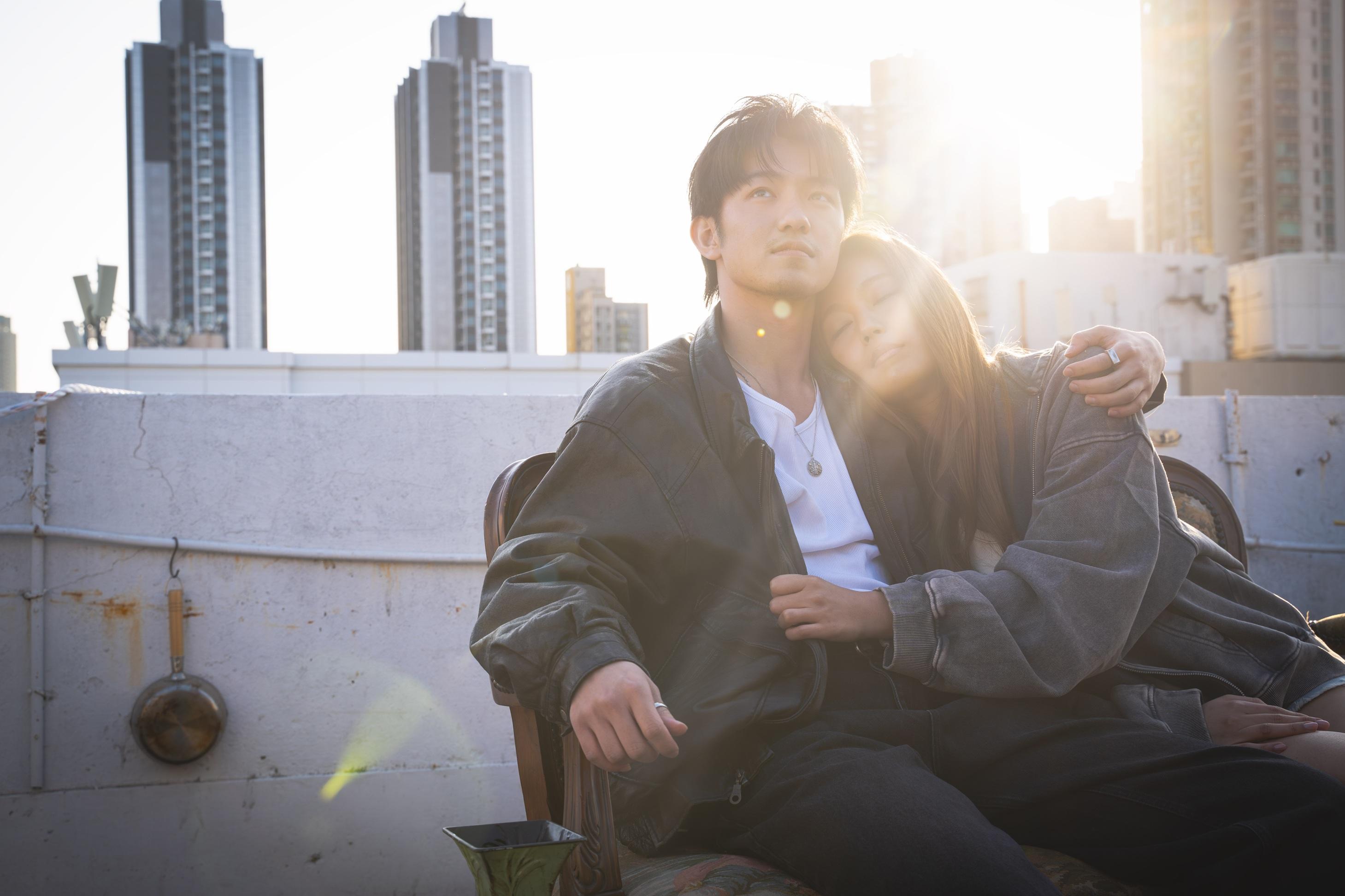 《留在你在我在的腦海》MV,充滿電影感。