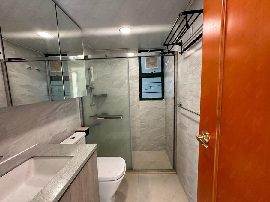 單位有兩個浴室,裝修保養企理。(代理提供)