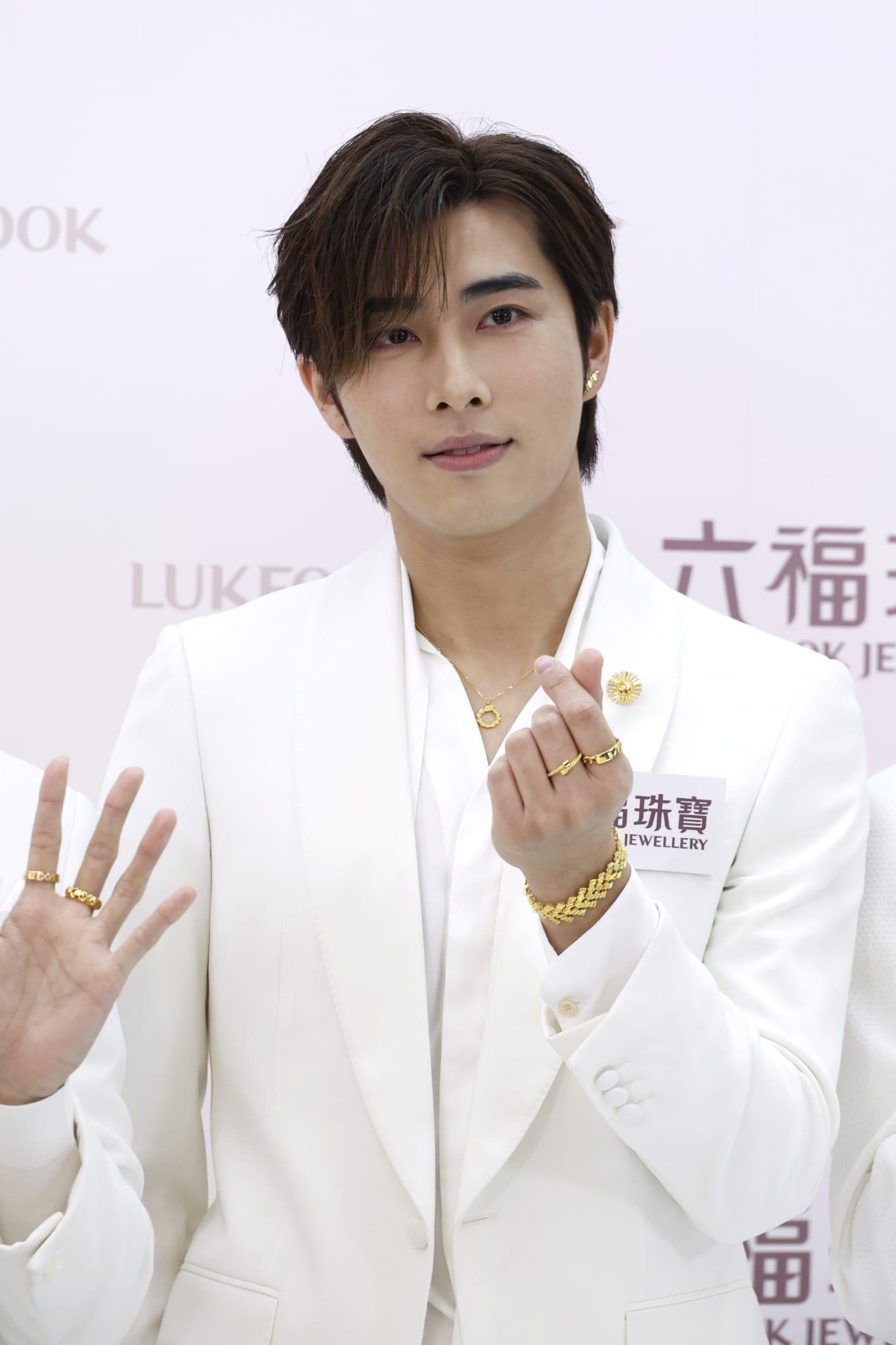 Phoebus指,情人節會送首飾給女士,給她們甜蜜回憶。(林俊源攝)