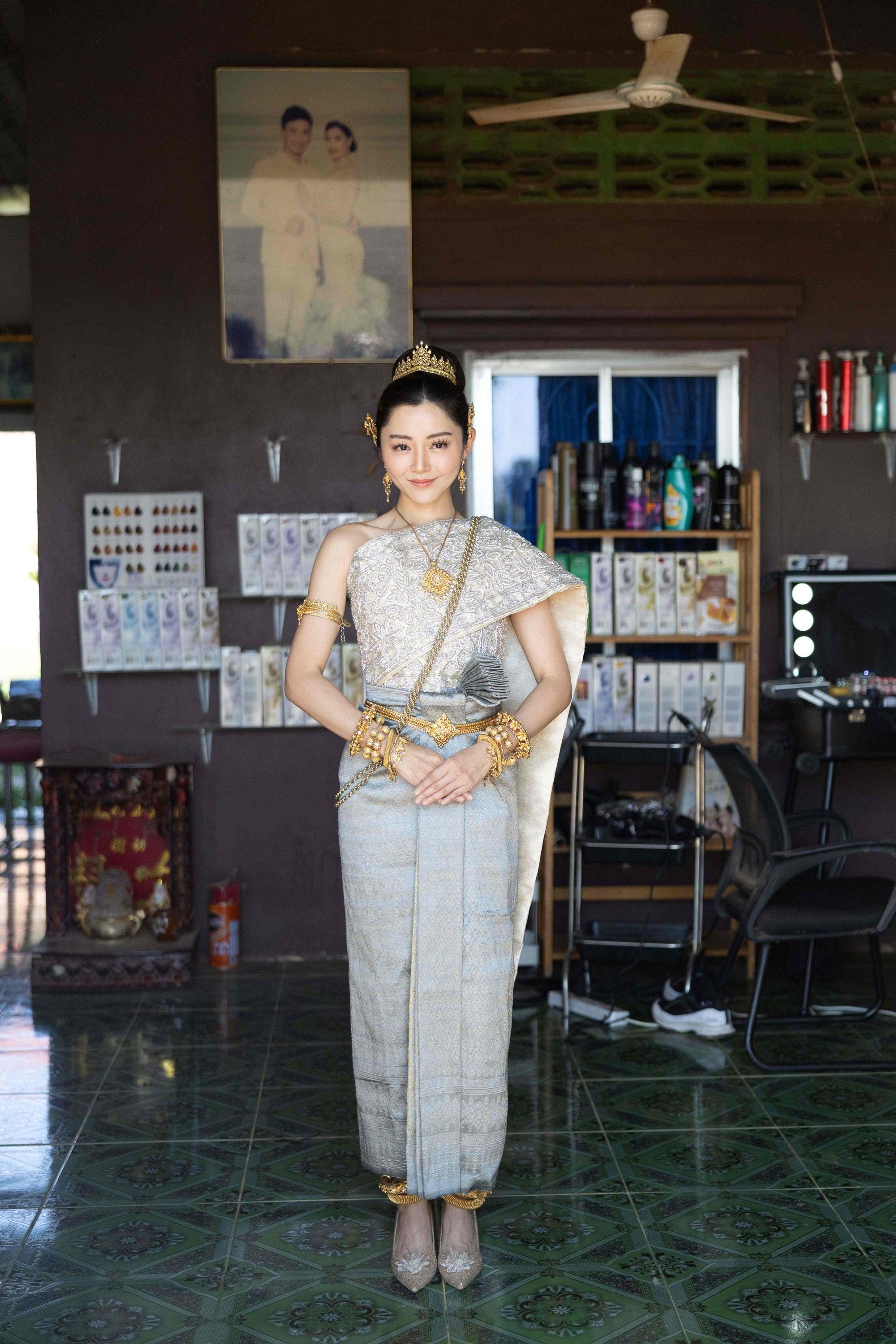 衛詩雅獲柬埔寨人氣化妝造型師化皇室新娘妝。