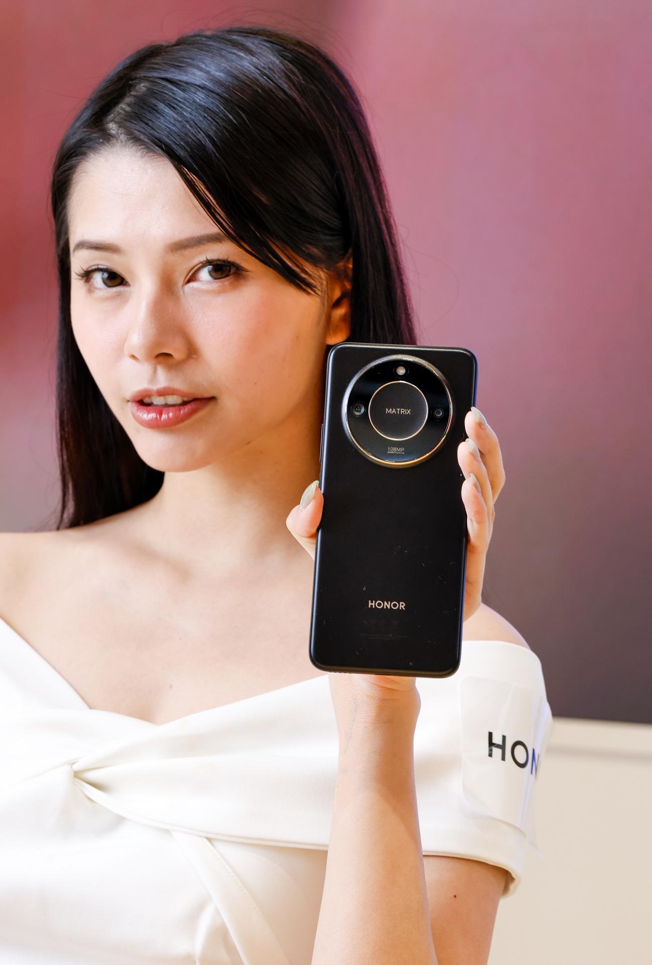 HONOR X9c Smart用上跟X9c同樣1億像素高感光廣角主鏡頭(f/1.75)與500萬像素超廣角攝像頭(f/2.2)。