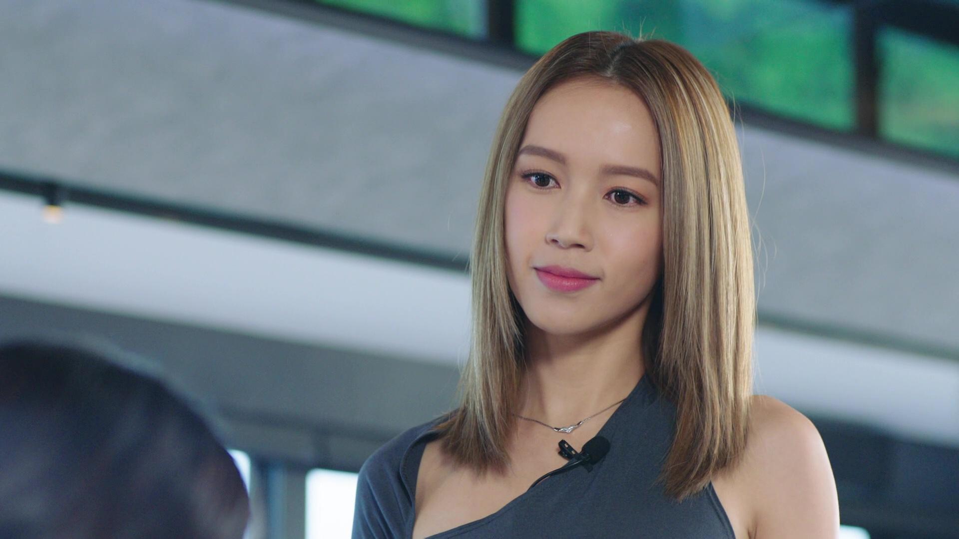 呢套衫驚艷唔少網民,佢哋大讚Kelly Carry得好好。