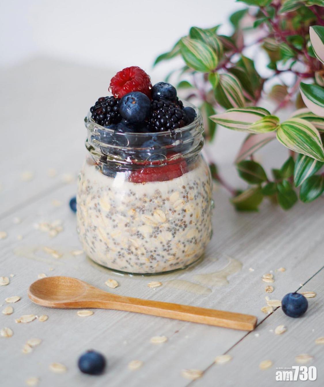 燕麥杯食譜|這些莓類水果都屬低糖分的水果。(instagram@diogoadduarte)