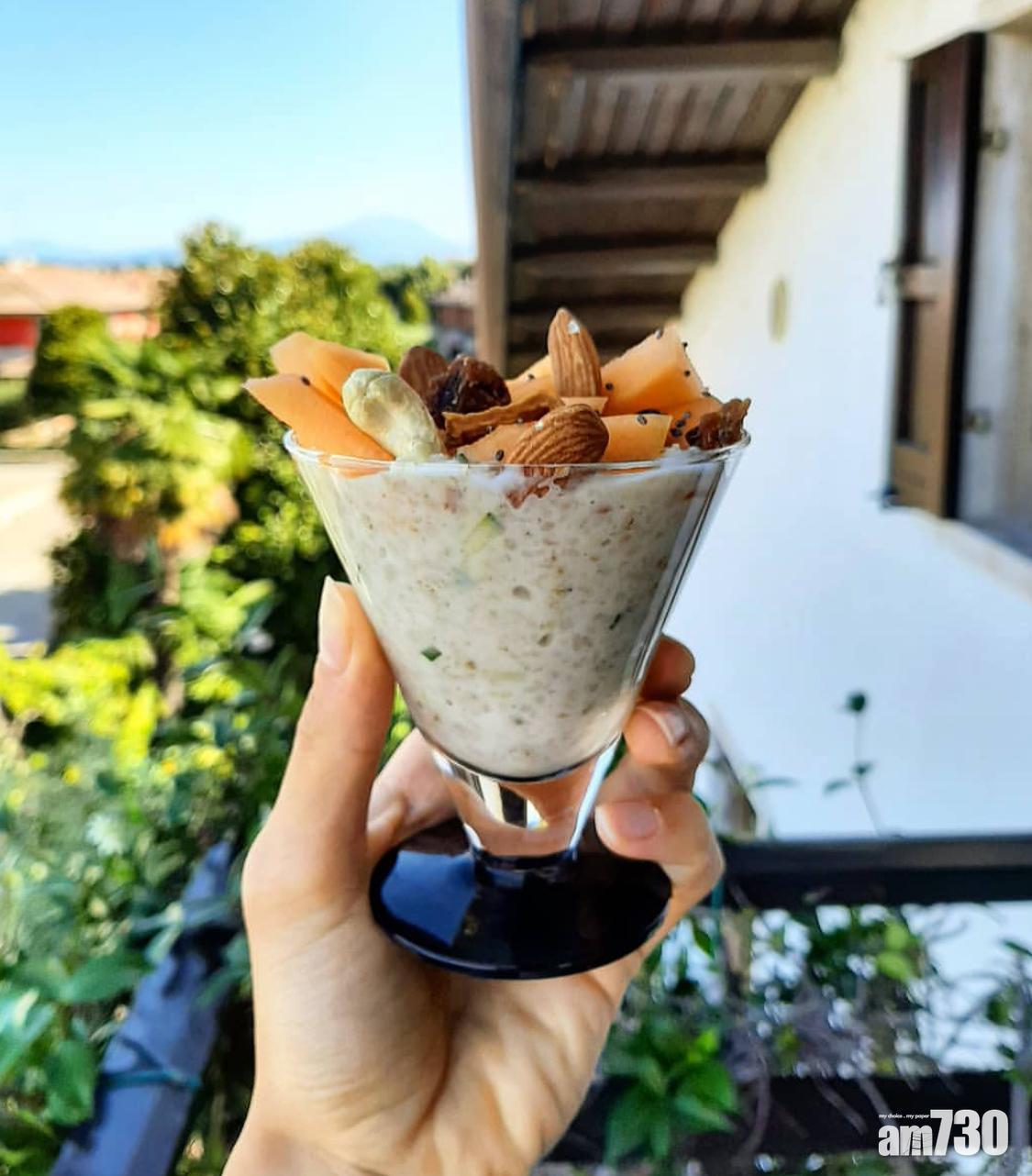 燕麥杯食譜|除蜂蜜和杏仁外,也可加入一些水果增加口感。 (instagram@the.foodshow)