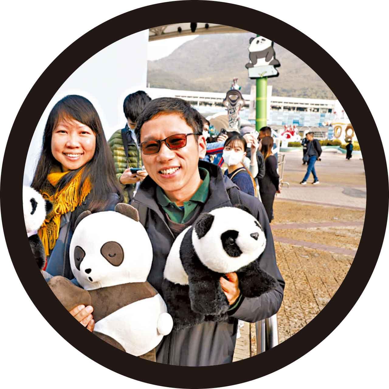 港產大熊貓龍鳳胎首見公眾