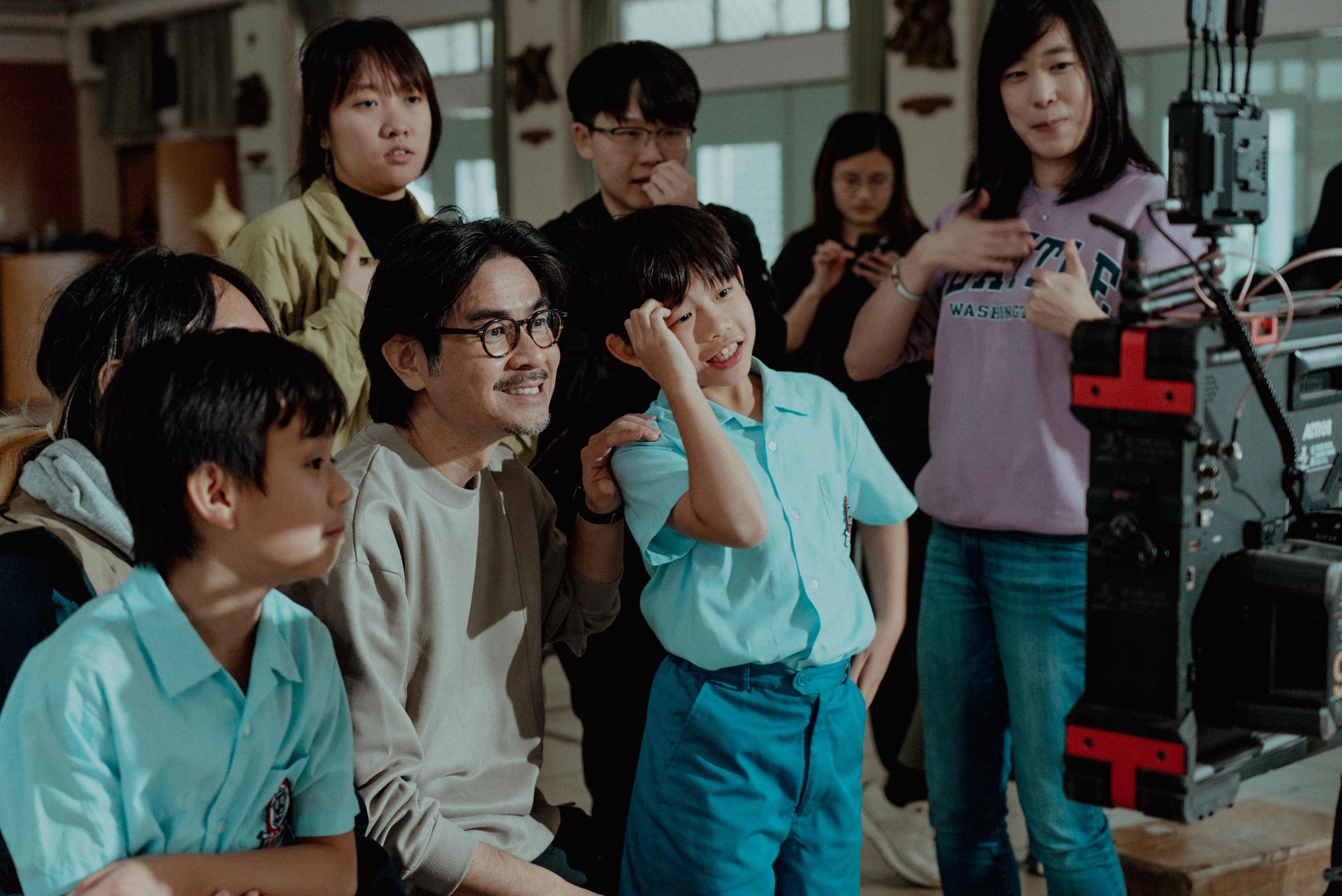 《看我今天怎麽說》導演黃修平為主題曲《What If》執導拍MV。