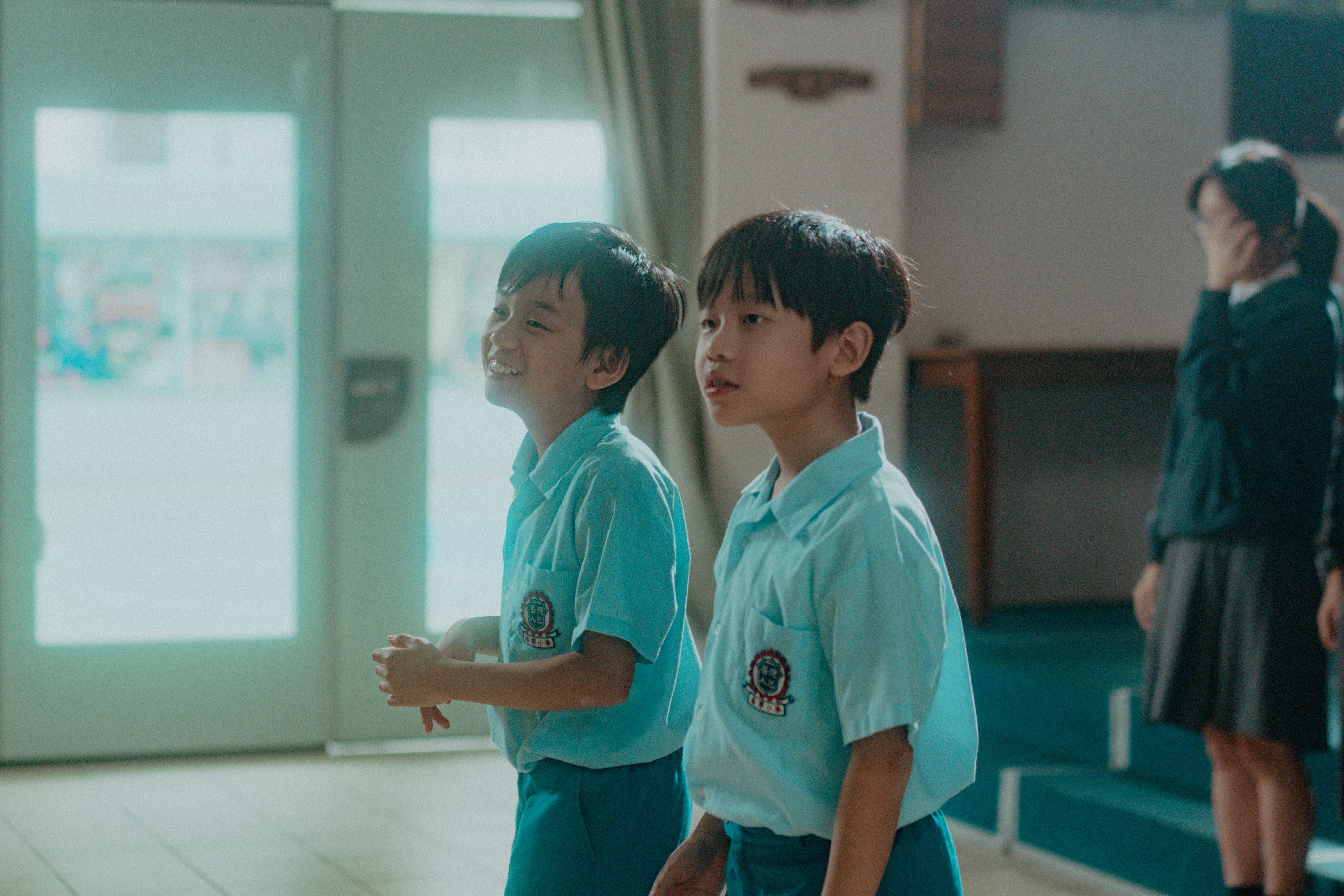 《看我今天怎麽說》兩位精靈的小童星亦有參演主題曲《What If》MV。