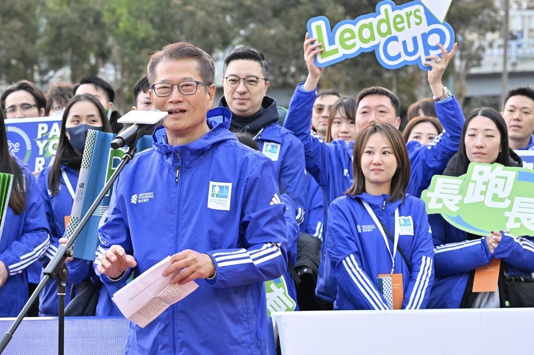 陳茂波指香港馬拉松是「以體塑旅」的典範案例之一。(陳茂波網誌)