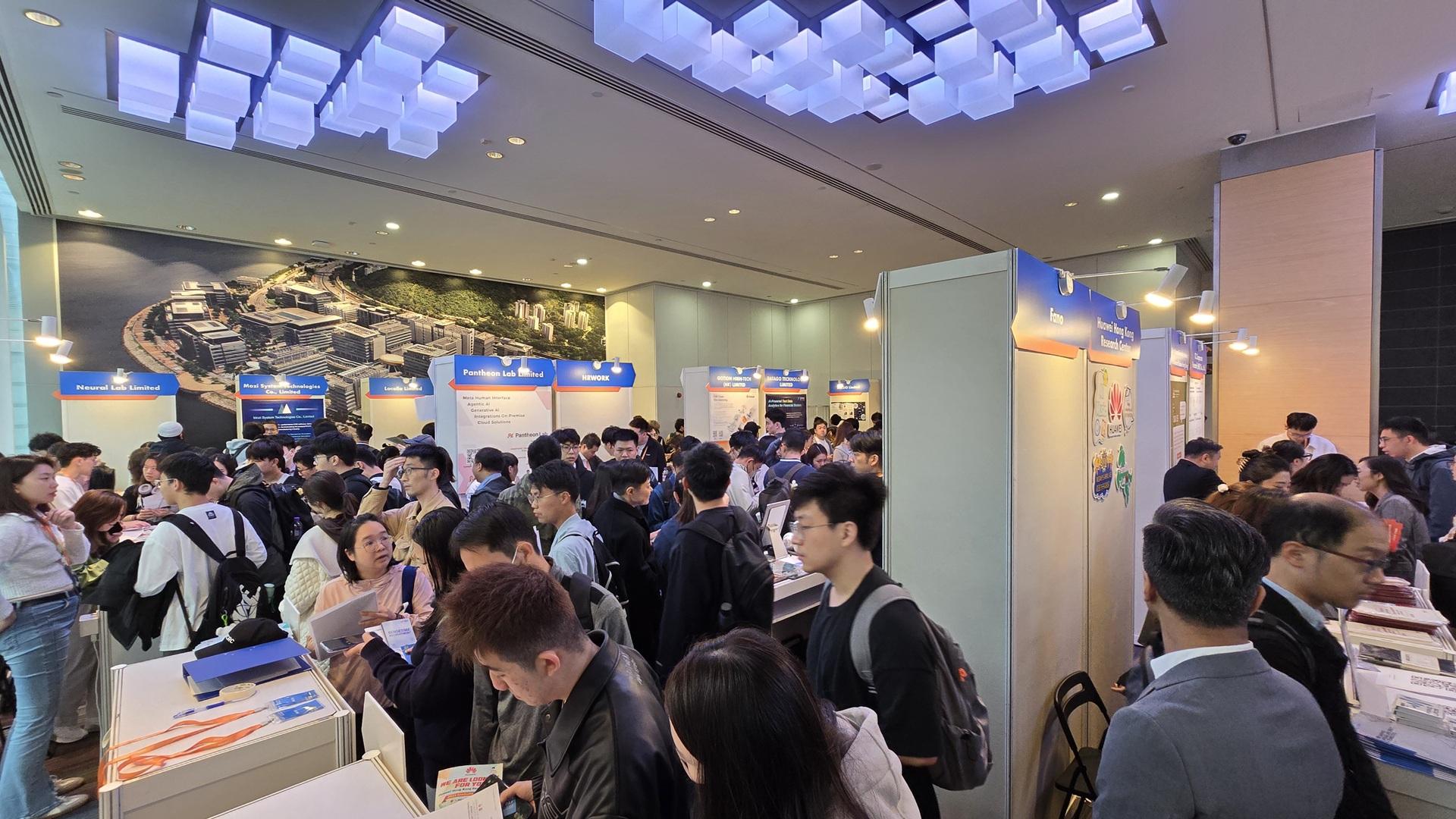 招聘會現場迫滿有志投身AI創科產業的學生。