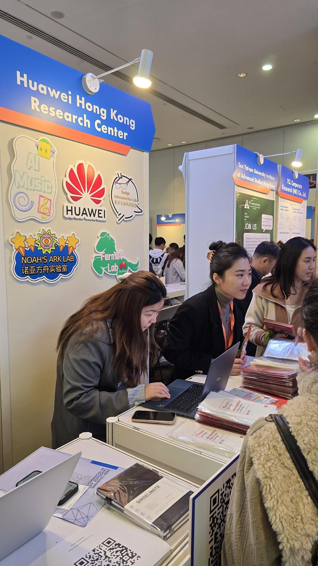 華為香港也響應活動,設立諮詢攤位。