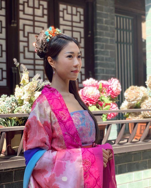 自小立志加入無綫的Angela,入讀藝訓班加入拍劇行列。