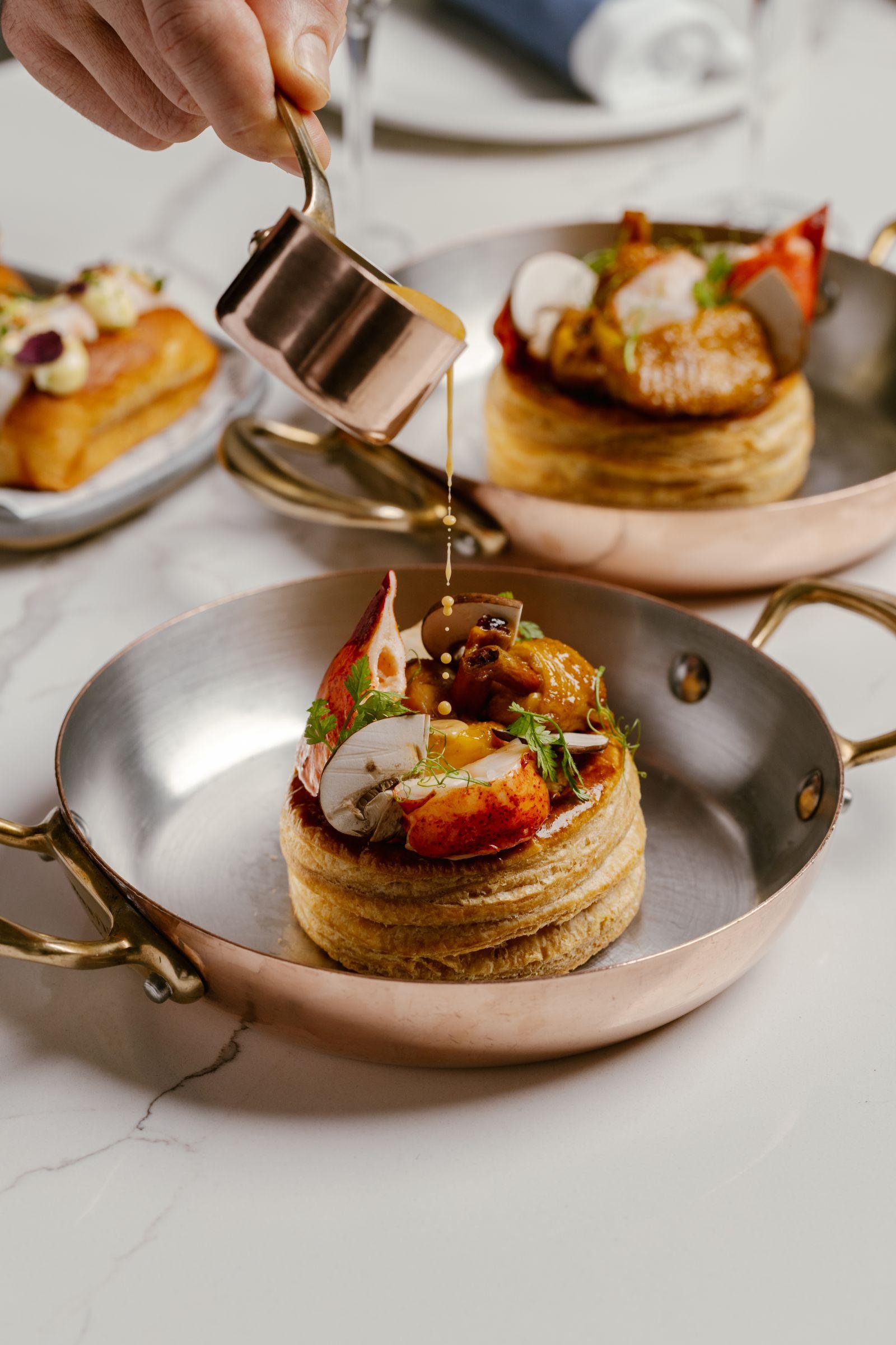 自家製酥皮盒配牛胸腺、羊肚菌$458 牛胸腺佳美柔嫩,干邑白酒忌廉汁幽香。