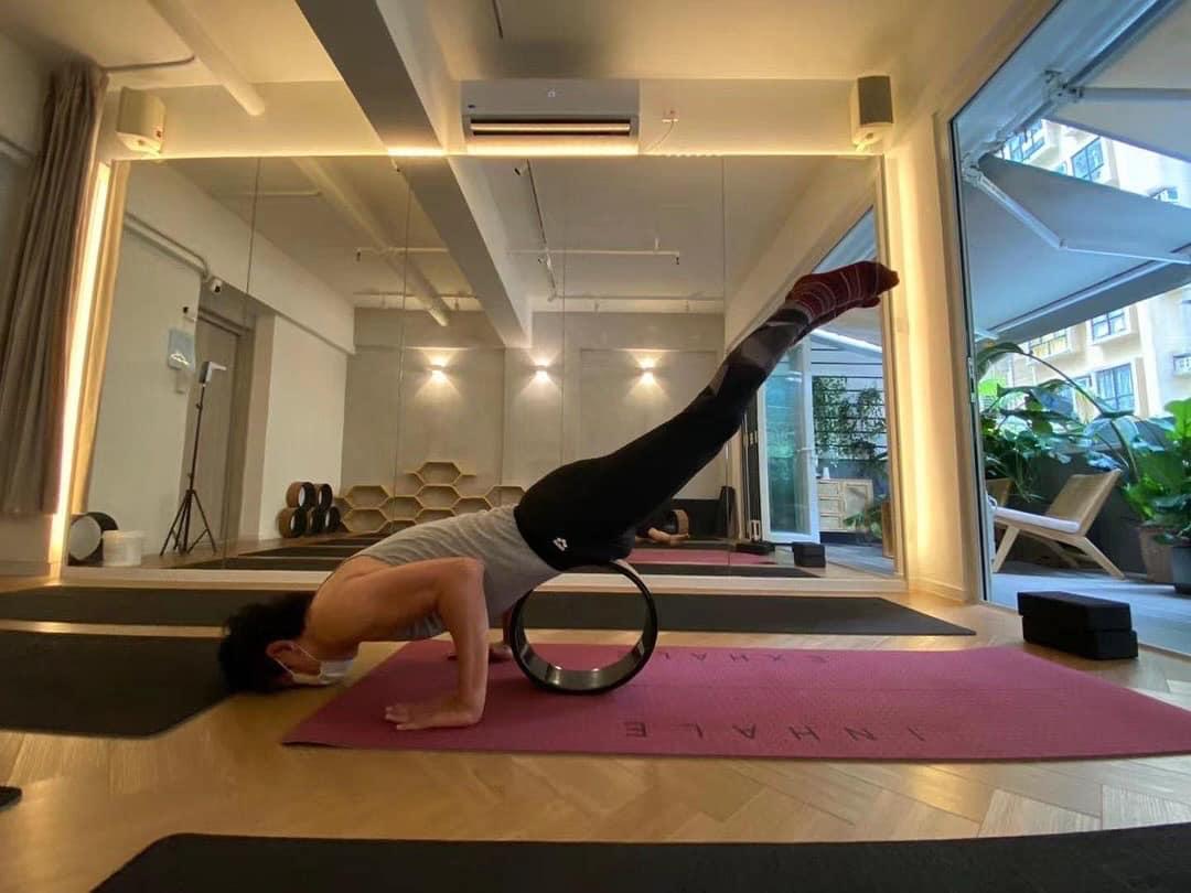 黃百鳴不時分享做運動照。