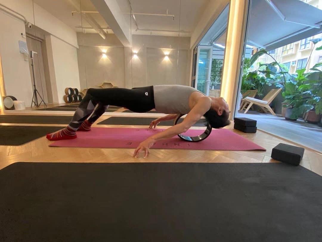 黃百鳴不時分享做運動照。