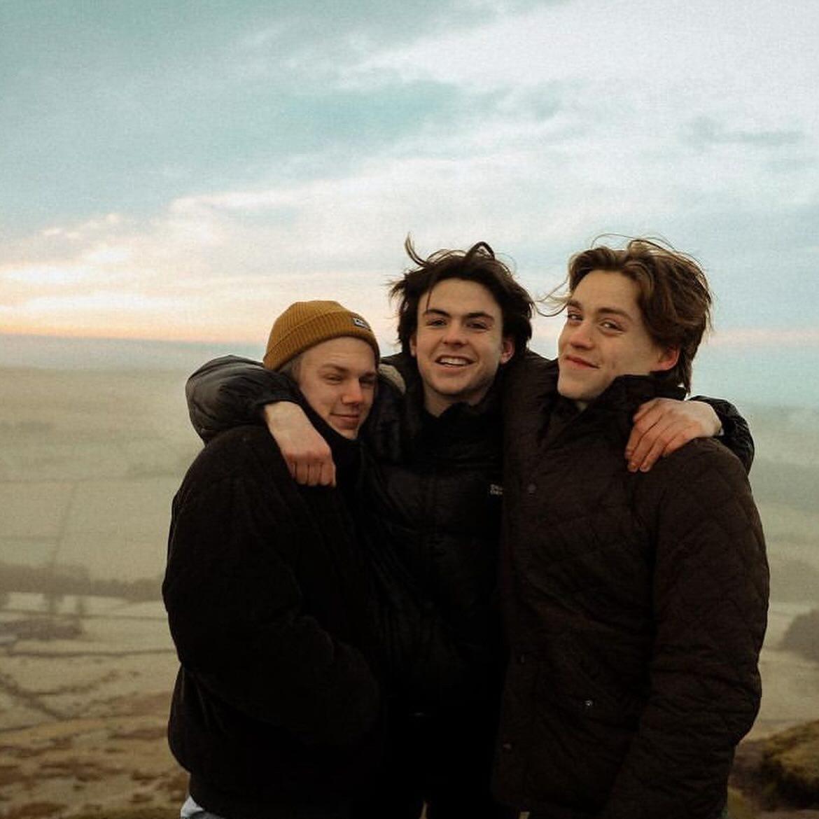 New Hope Club成員有扎實樂器演奏功架。