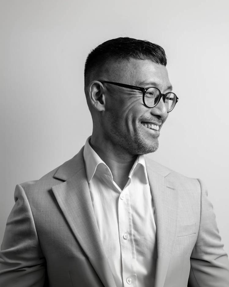 作曲家姚恩豪生於香港,以倫敦為創作基地。除作曲以外,他亦是爵士鋼琴家、指揮家及音樂文章作家。