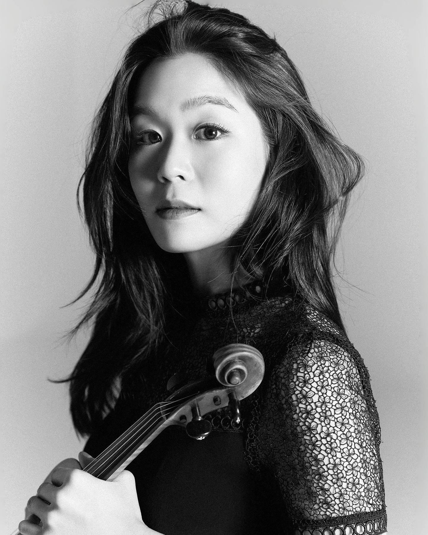 柳愛莎以其富深度的表現與驚豔的技巧享譽國際,為當今世界頂尖小提琴家之一。