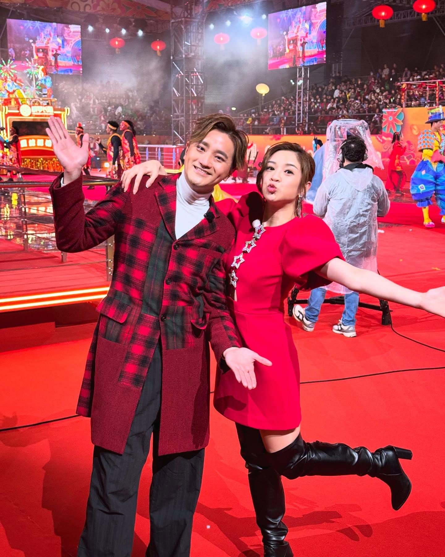 麥美恩與許文軒一齊過澳門主持花車活動。