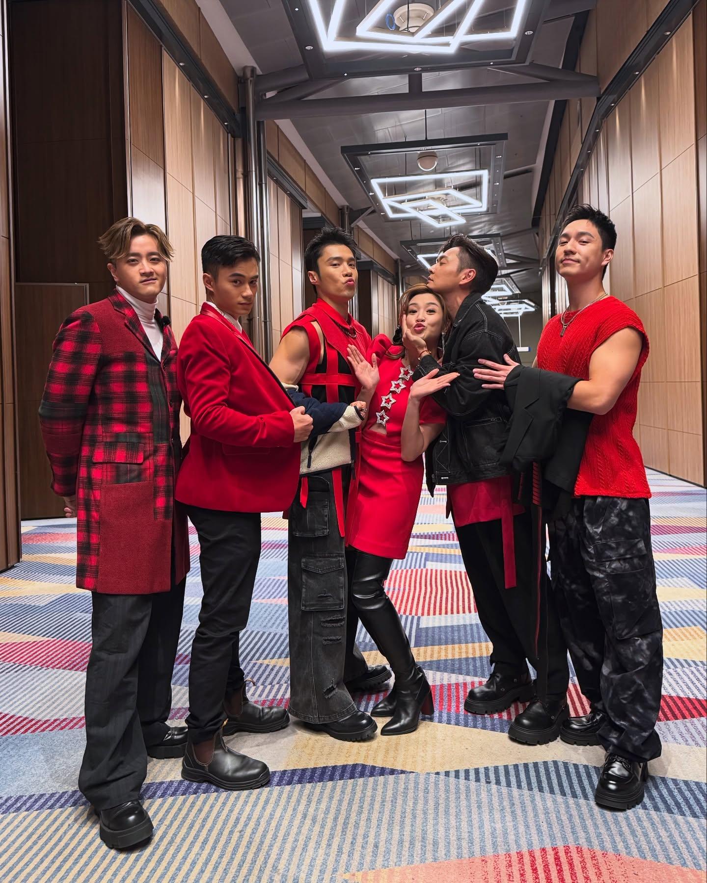 麥美恩與許文軒、張振朗等一齊過澳門主持花車活動。